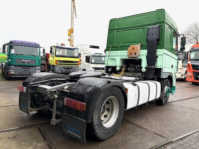 DAF XF 95.430 SPACECAB EURO 4 (ZF16 MANUAL GEARBOX / ZF-INTARDER / AIRCONDITIONING / 870 LITER DIESEL TANK / EURO 4) - Nyergesvontató: 3 kép. DAF XF 95.430 SPACECAB EURO 4 (ZF16 MANUAL GEARBOX / ZF-INTARDER / AIRCONDITIONING / 870 LITER DIESEL TANK / EURO 4) - Nyergesvontató: 3 kép.