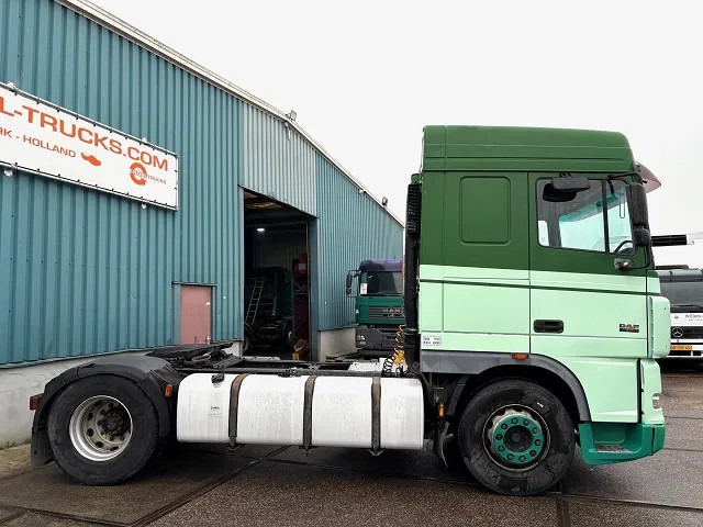 DAF XF 95.430 SPACECAB EURO 4 (ZF16 MANUAL GEARBOX / ZF-INTARDER / AIRCONDITIONING / 870 LITER DIESEL TANK / EURO 4) - Nyergesvontató: 4 kép. DAF XF 95.430 SPACECAB EURO 4 (ZF16 MANUAL GEARBOX / ZF-INTARDER / AIRCONDITIONING / 870 LITER DIESEL TANK / EURO 4) - Nyergesvontató: 4 kép.