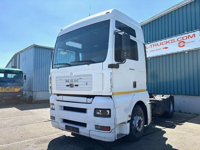 MAN TGA 18.410 FLS XXL (6-CILINDER HEADS / ZF16 MANUAL GEARBOX / ZF-INTARDER / HYDRAULIC KIT / P.T.O. / AIRCONDITIONING) - Nyergesvontató: 1 kép. MAN TGA 18.410 FLS XXL (6-CILINDER HEADS / ZF16 MANUAL GEARBOX / ZF-INTARDER / HYDRAULIC KIT / P.T.O. / AIRCONDITIONING) - Nyergesvontató: 1 kép.