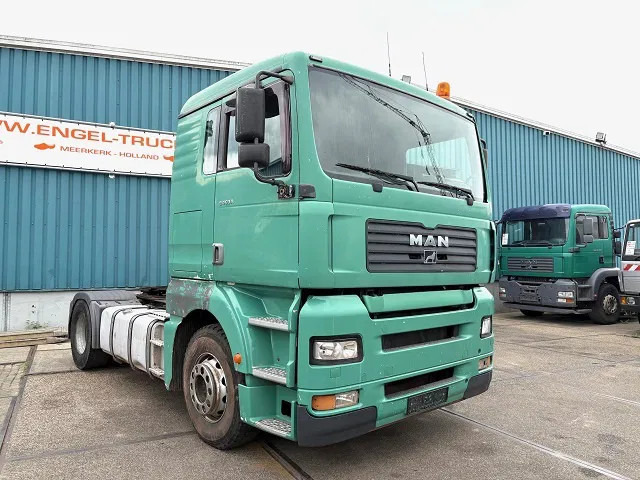 MAN TGA 18.460 FLT XL (6-CILINDER HEADS / ZF16 MANUAL GEARBOX / ZF-INTARDER / AIRCONDITIONING) - Nyergesvontató: 2 kép. MAN TGA 18.460 FLT XL (6-CILINDER HEADS / ZF16 MANUAL GEARBOX / ZF-INTARDER / AIRCONDITIONING) - Nyergesvontató: 2 kép.