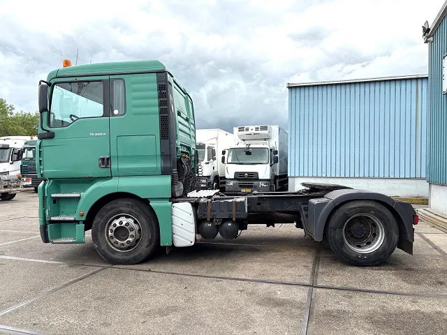 MAN TGA 18.460 FLT XL (6-CILINDER HEADS / ZF16 MANUAL GEARBOX / ZF-INTARDER / AIRCONDITIONING) - Nyergesvontató: 5 kép. MAN TGA 18.460 FLT XL (6-CILINDER HEADS / ZF16 MANUAL GEARBOX / ZF-INTARDER / AIRCONDITIONING) - Nyergesvontató: 5 kép.