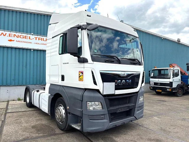MAN TGX 18.440 BLS XLX (ZF16 MANUAL GEARBOX / 2x DIESELTANK / AIRCONDITIONING / ELECTRICAL MAINSWITCH / FRIDGE / EURO 6) - Nyergesvontató: 2 kép. MAN TGX 18.440 BLS XLX (ZF16 MANUAL GEARBOX / 2x DIESELTANK / AIRCONDITIONING / ELECTRICAL MAINSWITCH / FRIDGE / EURO 6) - Nyergesvontató: 2 kép.