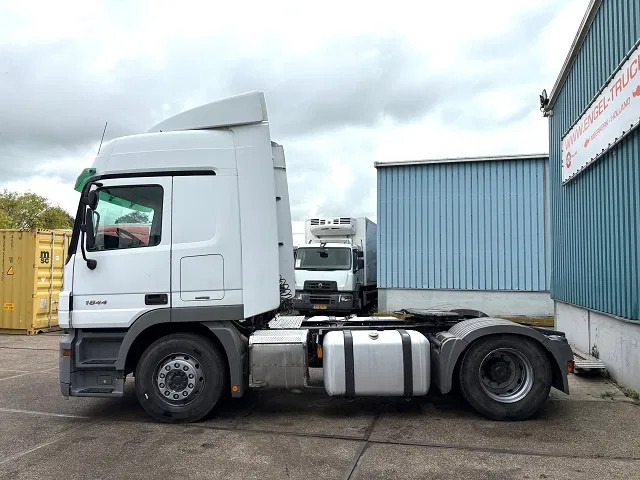 Mercedes-Benz Actros 1844 LS (MP2) (TELLIGENT AUTOMATIC / AIRCONDITIONING / 2x DIESELTANK / EURO 5) - Nyergesvontató: 5 kép. Mercedes-Benz Actros 1844 LS (MP2) (TELLIGENT AUTOMATIC / AIRCONDITIONING / 2x DIESELTANK / EURO 5) - Nyergesvontató: 5 kép.