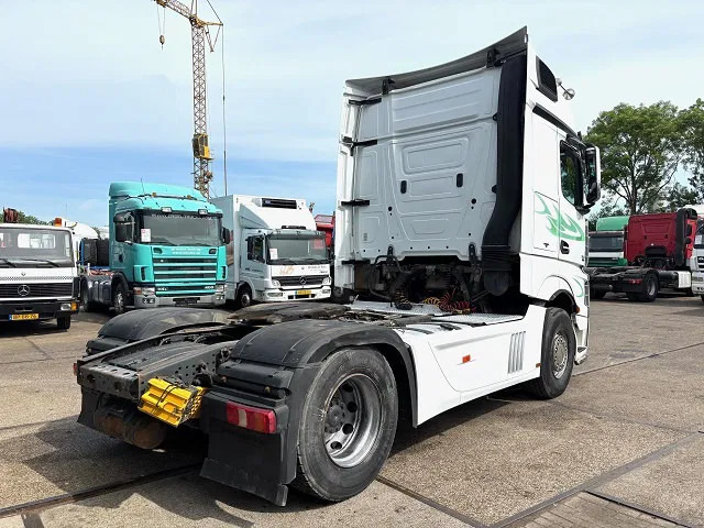 Mercedes-Benz Actros 1845 LS BIGSPACE (RETARDER / EURO 5 / TELLIGENT GEARBOX / FULL SPOILERSET / 2x DIESELTANK / AIRCONDITIONING) - Nyergesvontató: 3 kép. Mercedes-Benz Actros 1845 LS BIGSPACE (RETARDER / EURO 5 / TELLIGENT GEARBOX / FULL SPOILERSET / 2x DIESELTANK / AIRCONDITIONING) - Nyergesvontató: 3 kép.