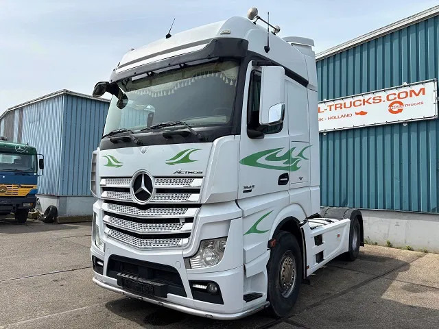 Mercedes-Benz Actros 1845 LS BIGSPACE (RETARDER / EURO 5 / TELLIGENT GEARBOX / FULL SPOILERSET / 2x DIESELTANK / AIRCONDITIONING) - Nyergesvontató: 1 kép. Mercedes-Benz Actros 1845 LS BIGSPACE (RETARDER / EURO 5 / TELLIGENT GEARBOX / FULL SPOILERSET / 2x DIESELTANK / AIRCONDITIONING) - Nyergesvontató: 1 kép.