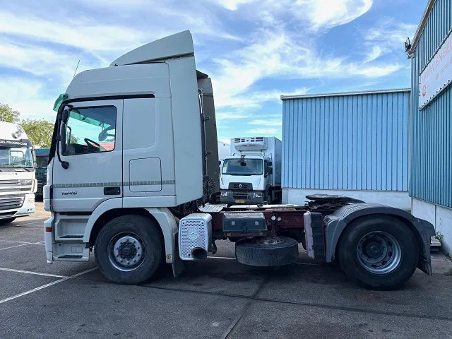 Mercedes-Benz Actros 1846 LS (MP2) (EPS WITH CLUTCH / RETARDER / 3-PEDALS/ AIRCONDITIONING / ETC) - Nyergesvontató: 5 kép. Mercedes-Benz Actros 1846 LS (MP2) (EPS WITH CLUTCH / RETARDER / 3-PEDALS/ AIRCONDITIONING / ETC) - Nyergesvontató: 5 kép.