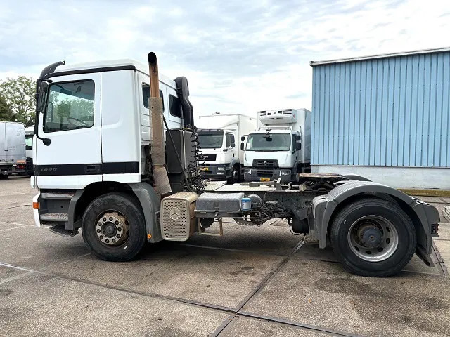 Mercedes-Benz Actros 1848 LS (MP1) 4x2 TRACTOR (EPS WITH CLUTCH / RUDUCTION AXLE / HYDRAULIC KIT / AIRCONDITIONING / ETC) - Nyergesvontató: 5 kép. Mercedes-Benz Actros 1848 LS (MP1) 4x2 TRACTOR (EPS WITH CLUTCH / RUDUCTION AXLE / HYDRAULIC KIT / AIRCONDITIONING / ETC) - Nyergesvontató: 5 kép.