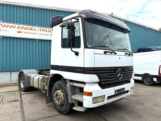 Mercedes-Benz Actros 1848 LS (MP1) 4x2 TRACTOR (EPS WITH CLUTCH / RUDUCTION AXLE / HYDRAULIC KIT / AIRCONDITIONING / ETC) - Nyergesvontató: 2 kép. Mercedes-Benz Actros 1848 LS (MP1) 4x2 TRACTOR (EPS WITH CLUTCH / RUDUCTION AXLE / HYDRAULIC KIT / AIRCONDITIONING / ETC) - Nyergesvontató: 2 kép.