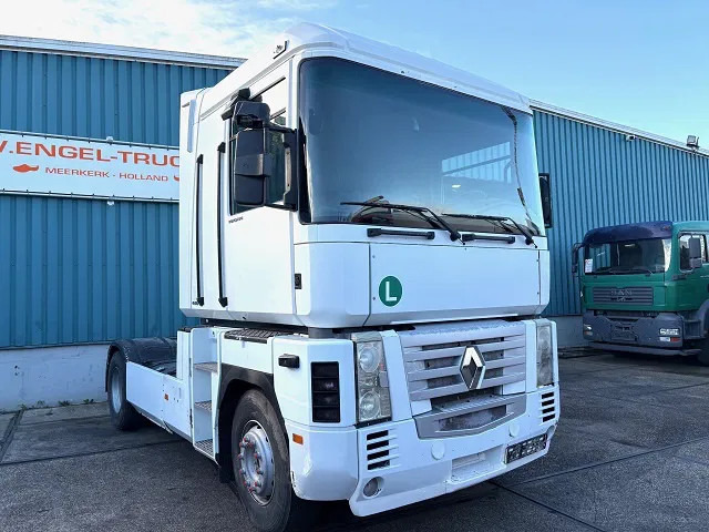 Renault Magnum 440 E-TECH (MACK ENGINE) (ZF16 MANUAL GEARBOX / AIRCONDITIONING / FRIDGE UNDER BED / 2x DIESELTANK) - Nyergesvontató: 2 kép. Renault Magnum 440 E-TECH (MACK ENGINE) (ZF16 MANUAL GEARBOX / AIRCONDITIONING / FRIDGE UNDER BED / 2x DIESELTANK) - Nyergesvontató: 2 kép.
