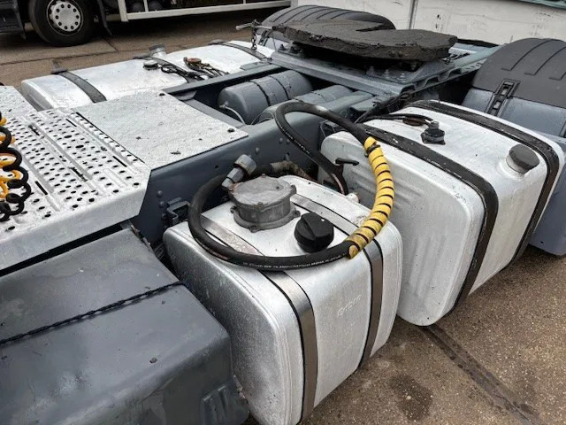 Nyergesvontató Scania R114-380 LA SLEEPERCAB 4x2 (EURO 2 / MANUAL GEARBOX / HYDRAULIC KIT / P.T.O. / FULL SPOILERSET / ETC.): 7 kép. Nyergesvontató Scania R114-380 LA SLEEPERCAB 4x2 (EURO 2 / MANUAL GEARBOX / HYDRAULIC KIT / P.T.O. / FULL SPOILERSET / ETC.): 7 kép.