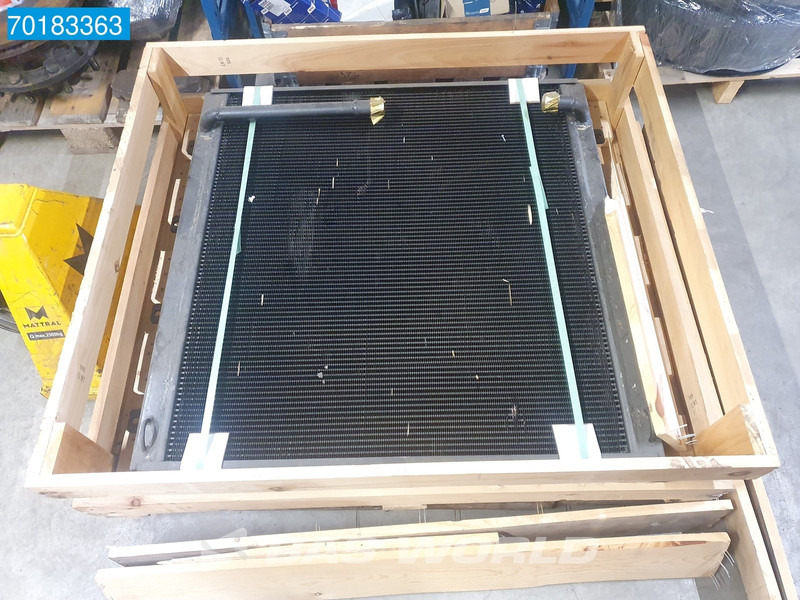Doosan K1003693A TRANSMISSION COOLER, OIL K1003693A - Adapterek: 2 kép. Doosan K1003693A TRANSMISSION COOLER, OIL K1003693A - Adapterek: 2 kép.