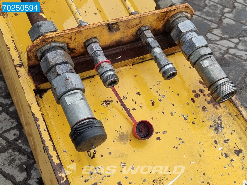 Liebherr R974 STICK - Adapterek: 3 kép. Liebherr R974 STICK - Adapterek: 3 kép.