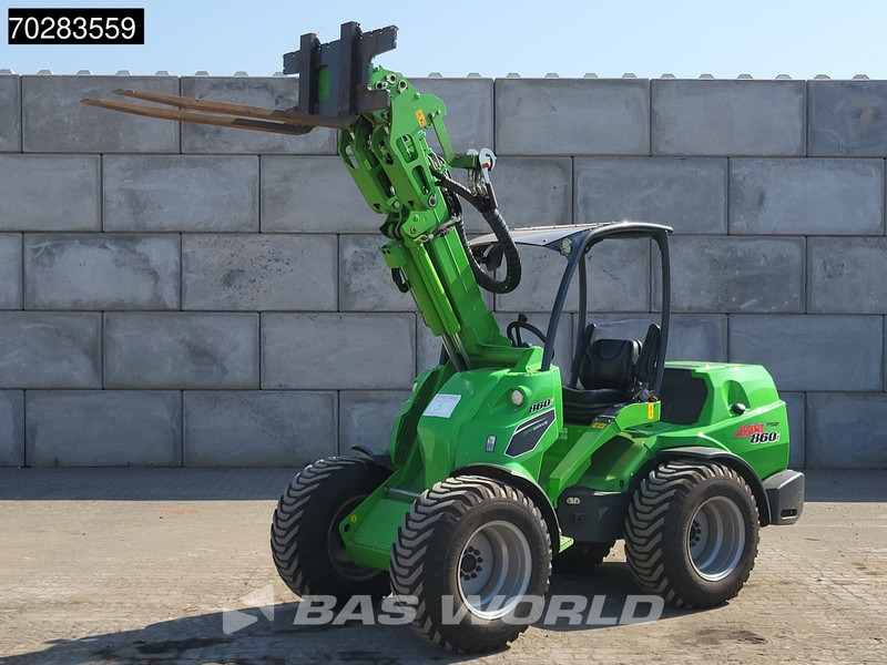 Avant M860i ATTACHMENTS INCLUDED - Gumikerekes homlokrakodó: 2 kép. Avant M860i ATTACHMENTS INCLUDED - Gumikerekes homlokrakodó: 2 kép.