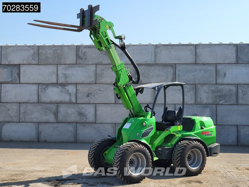 Avant M860i ATTACHMENTS INCLUDED - Gumikerekes homlokrakodó: 3 kép. Avant M860i ATTACHMENTS INCLUDED - Gumikerekes homlokrakodó: 3 kép.