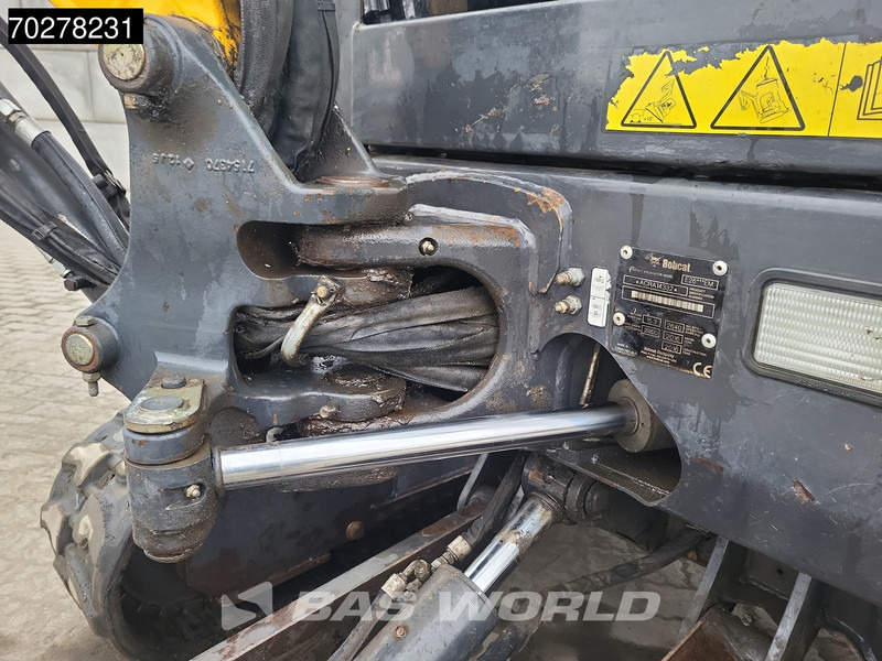 Minikotró Bobcat E26 EM: 12 kép.