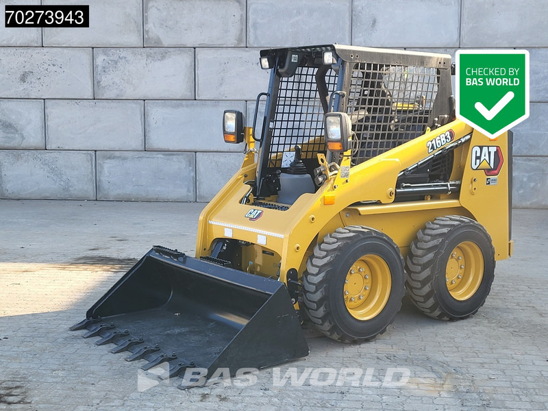 Caterpillar 216 B3 - Mini homlokrakodó: 1 kép. Caterpillar 216 B3 - Mini homlokrakodó: 1 kép.
