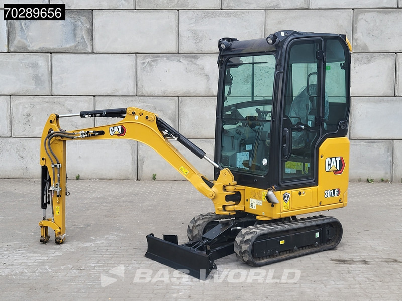 Caterpillar 301.6 - Minikotró: 2 kép. Caterpillar 301.6 - Minikotró: 2 kép.