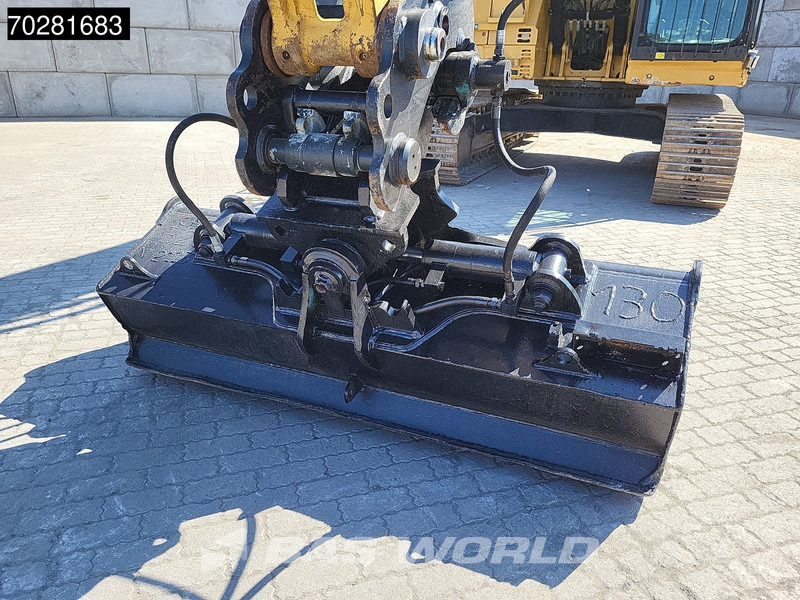 Lánctalpas kotró Caterpillar 325 F L 3 BUCKETS: 18 kép.