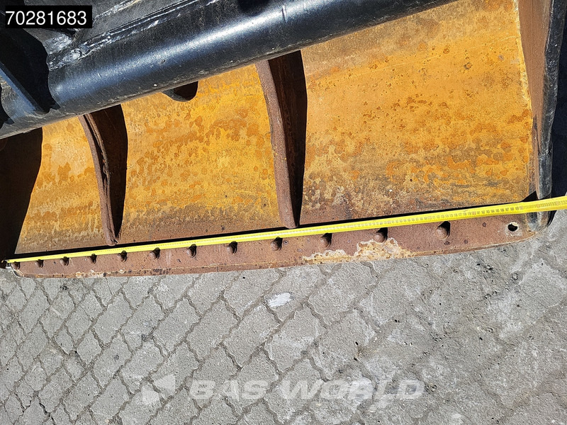 Lánctalpas kotró Caterpillar 325 F L 3 BUCKETS: 19 kép.
