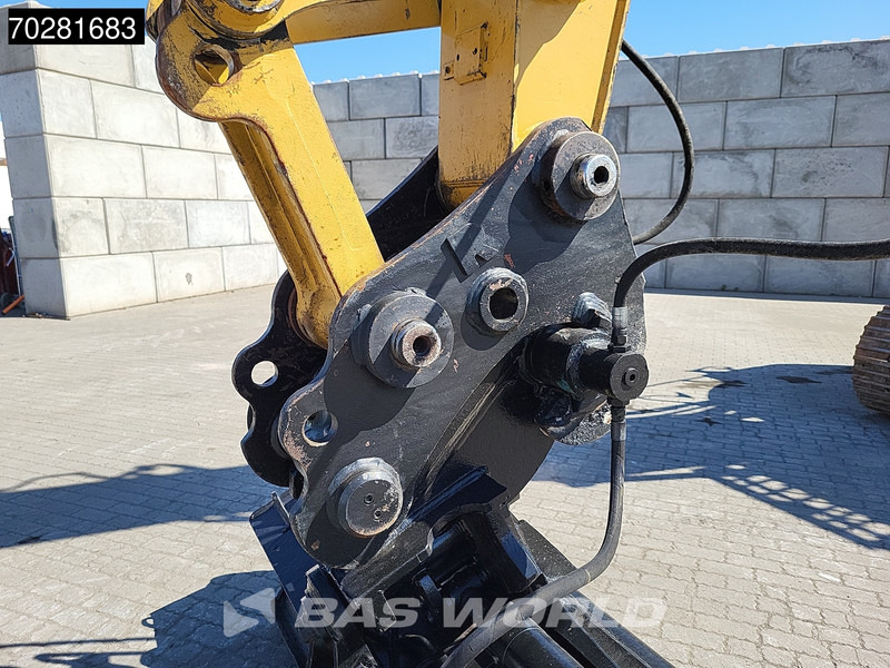 Lánctalpas kotró Caterpillar 325 F L 3 BUCKETS: 16 kép.
