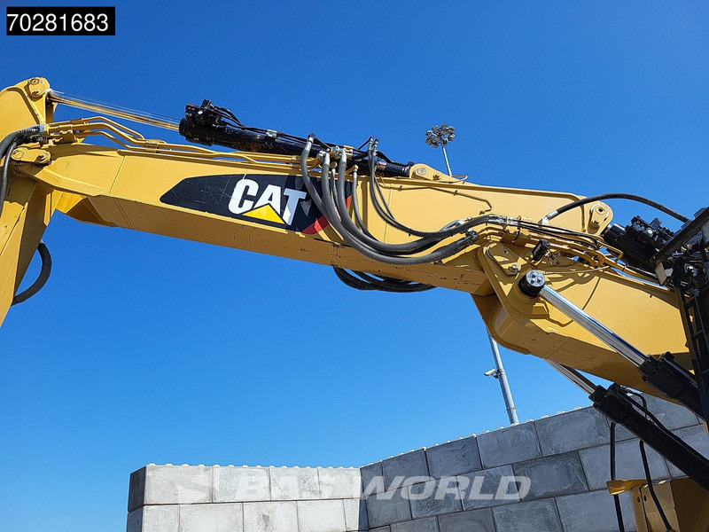 Lánctalpas kotró Caterpillar 325 F L 3 BUCKETS: 11 kép.