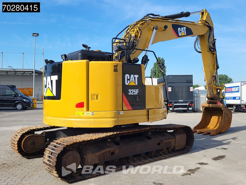 Caterpillar 325 F L - Lánctalpas kotró: 5 kép. Caterpillar 325 F L - Lánctalpas kotró: 5 kép.