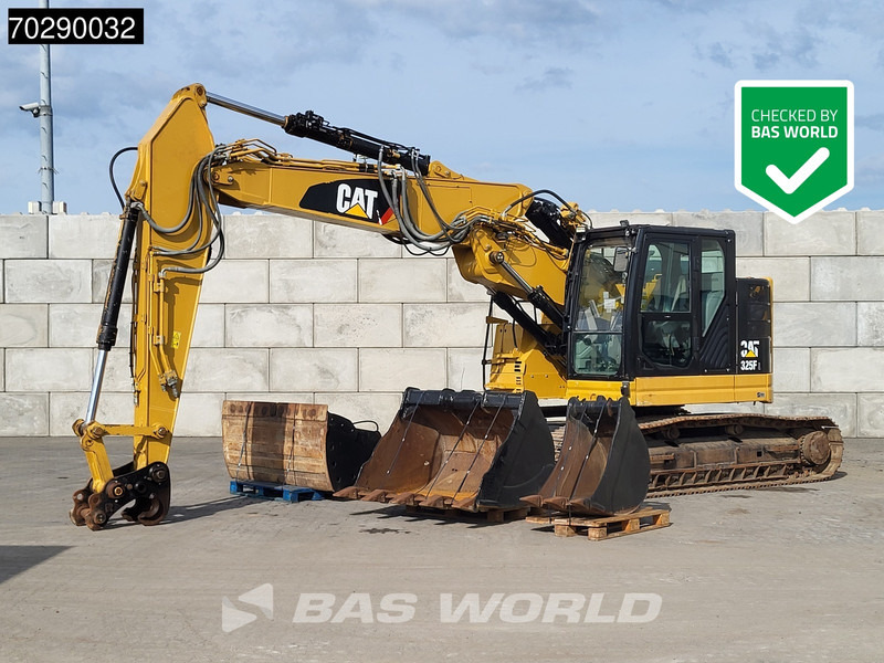 Caterpillar 325 F L - Lánctalpas kotró: 1 kép. Caterpillar 325 F L - Lánctalpas kotró: 1 kép.