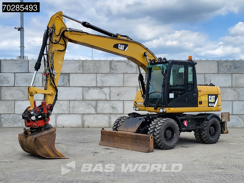 Caterpillar M313 D OUTRIGGERS + ROTOTILT - Gumikerekes kotró: 3 kép. Caterpillar M313 D OUTRIGGERS + ROTOTILT - Gumikerekes kotró: 3 kép.