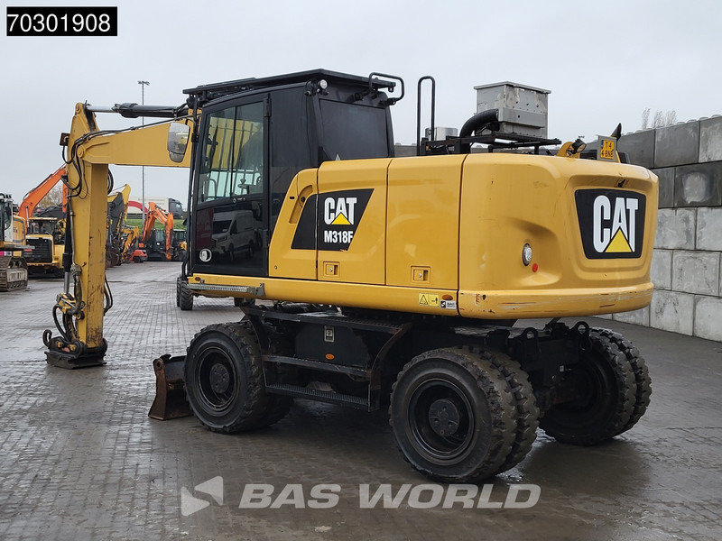 Caterpillar M318 F - Gumikerekes kotró: 2 kép. Caterpillar M318 F - Gumikerekes kotró: 2 kép.
