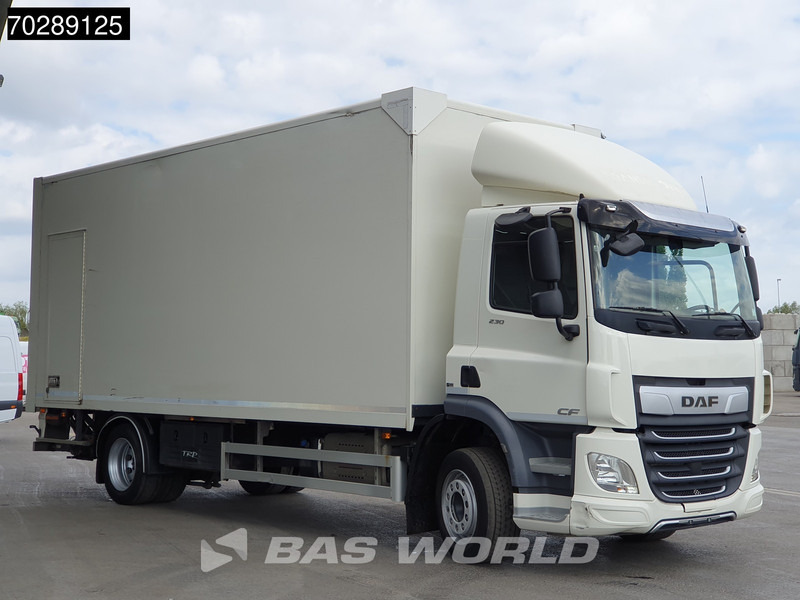 DAF CF 230 4X2 2000kg Ladebordwand Automatic 3 seats ACC Euro 6 - Dobozos felépítményű teherautó: 2 kép. DAF CF 230 4X2 2000kg Ladebordwand Automatic 3 seats ACC Euro 6 - Dobozos felépítményű teherautó: 2 kép.