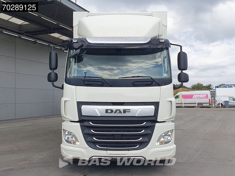DAF CF 230 4X2 2000kg Ladebordwand Automatic 3 seats ACC Euro 6 - Dobozos felépítményű teherautó: 5 kép. DAF CF 230 4X2 2000kg Ladebordwand Automatic 3 seats ACC Euro 6 - Dobozos felépítményű teherautó: 5 kép.