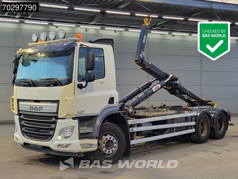 DAF CF 440 6X2 HYVA 22-60-S Hooklift Lift Axle Automatic ACC Euro 6 - Horgos rakodó teherautó: 1 kép. DAF CF 440 6X2 HYVA 22-60-S Hooklift Lift Axle Automatic ACC Euro 6 - Horgos rakodó teherautó: 1 kép.