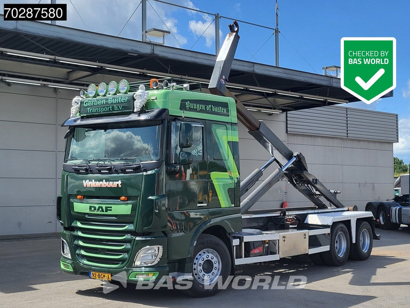 DAF XF 460 XF 6X2 NL-Truck VDL S-25-6400 Hooklift Liftaxle Manual Navi ACC Euro 6 - Horgos rakodó teherautó: 1 kép. DAF XF 460 XF 6X2 NL-Truck VDL S-25-6400 Hooklift Liftaxle Manual Navi ACC Euro 6 - Horgos rakodó teherautó: 1 kép.