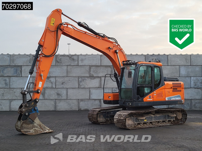 Doosan DX140 LC-5 - Lánctalpas kotró: 1 kép. Doosan DX140 LC-5 - Lánctalpas kotró: 1 kép.