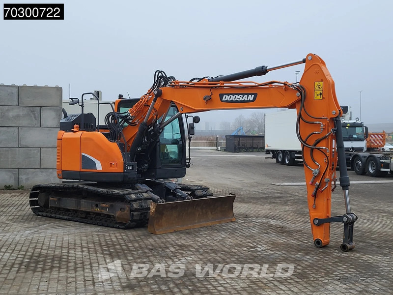 Doosan DX140 LCR - 5 - Lánctalpas kotró: 3 kép. Doosan DX140 LCR - 5 - Lánctalpas kotró: 3 kép.
