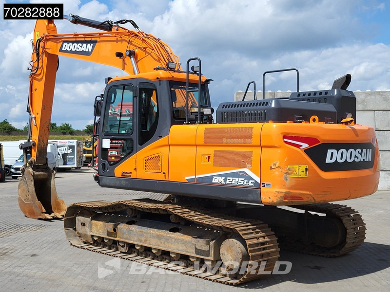Doosan DX225 LC-7 4 BUCKETS - Lánctalpas kotró: 3 kép. Doosan DX225 LC-7 4 BUCKETS - Lánctalpas kotró: 3 kép.
