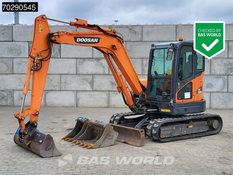 Doosan DX62 R-3 3 BUCKETS - A/C - Minikotró: 1 kép. Doosan DX62 R-3 3 BUCKETS - A/C - Minikotró: 1 kép.