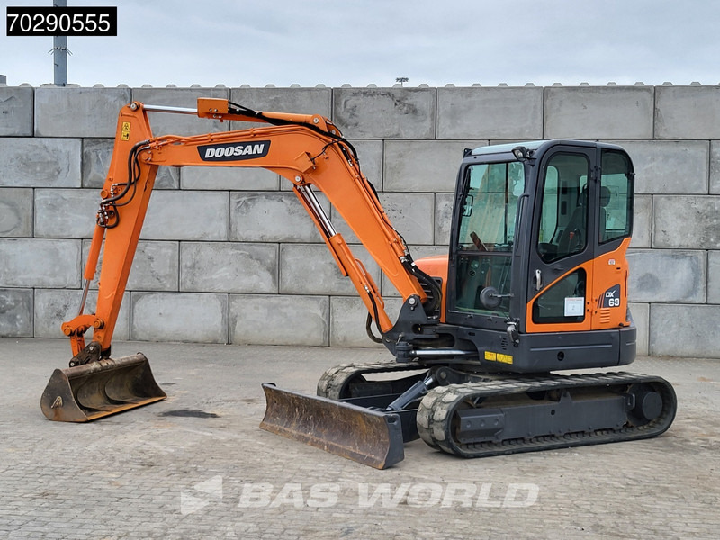 Doosan DX63-3 3 BUCKETS - A/C - Minikotró: 2 kép. Doosan DX63-3 3 BUCKETS - A/C - Minikotró: 2 kép.