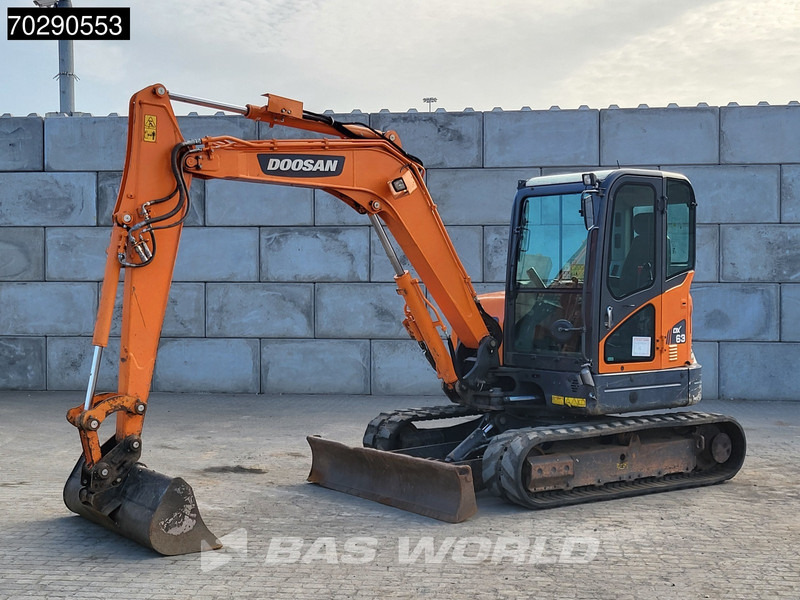 Doosan DX63-3 - Minikotró: 2 kép. Doosan DX63-3 - Minikotró: 2 kép.