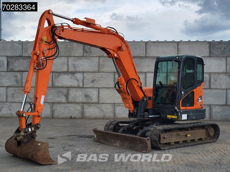 Doosan DX85 R-3 4 BUCKETS - Minikotró: 2 kép. Doosan DX85 R-3 4 BUCKETS - Minikotró: 2 kép.