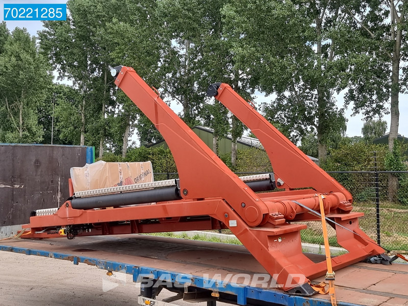 HYVA NG 2018 VAXL 6X2 18 tons HYVA SKIPLOADER ABSETZKIPPER 6x2 - Konténerszállító: 2 kép. HYVA NG 2018 VAXL 6X2 18 tons HYVA SKIPLOADER ABSETZKIPPER 6x2 - Konténerszállító: 2 kép.