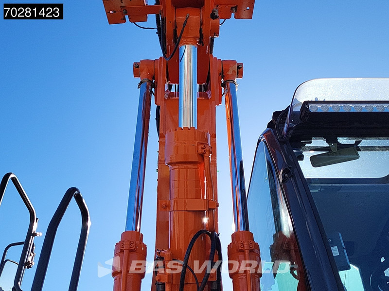 Gumikerekes kotró Hitachi ZX140W -5 OUTRIGGERS + BLADE: 8 kép.