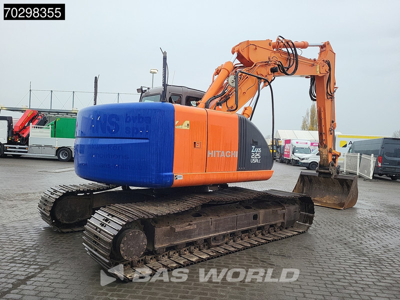 Hitachi ZX225 USR - Lánctalpas kotró: 5 kép. Hitachi ZX225 USR - Lánctalpas kotró: 5 kép.