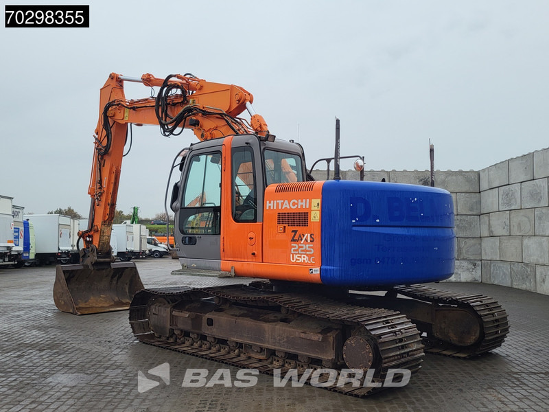 Hitachi ZX225 USR - Lánctalpas kotró: 2 kép. Hitachi ZX225 USR - Lánctalpas kotró: 2 kép.