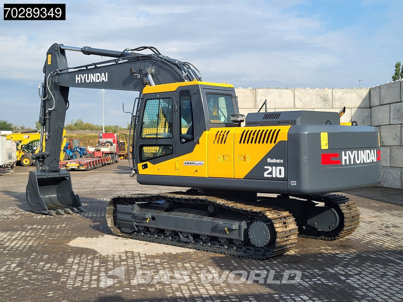 Hyundai R210 - Lánctalpas kotró: 3 kép. Hyundai R210 - Lánctalpas kotró: 3 kép.