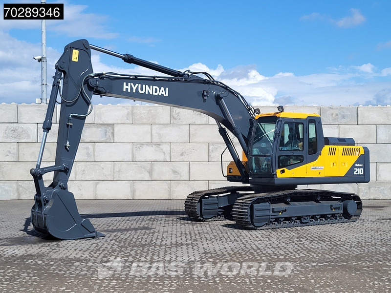 Hyundai R210 New - Lánctalpas kotró: 2 kép. Hyundai R210 New - Lánctalpas kotró: 2 kép.