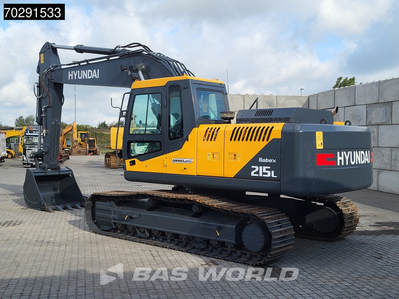 Hyundai R215 L - Lánctalpas kotró: 3 kép. Hyundai R215 L - Lánctalpas kotró: 3 kép.