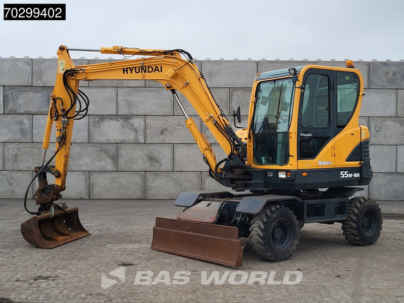 Hyundai Robex 55W-9A EPA - Gumikerekes kotró: 3 kép. Hyundai Robex 55W-9A EPA - Gumikerekes kotró: 3 kép.