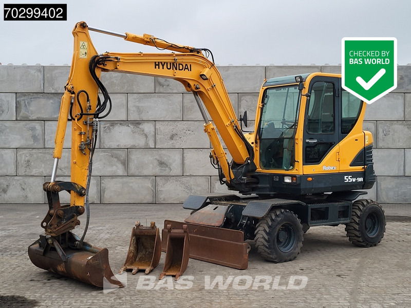 Hyundai Robex 55W-9A EPA - Gumikerekes kotró: 1 kép. Hyundai Robex 55W-9A EPA - Gumikerekes kotró: 1 kép.