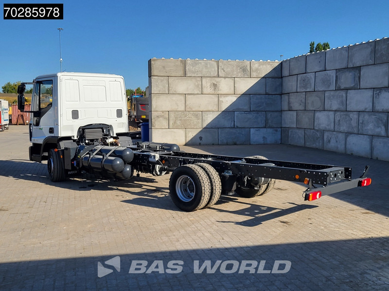 Iveco 120-210L 4X2 NEW 12tons chassis! CNG Engine TELMA Retarder Manual Euro 6 - Alvaz teherautó: 2 kép. Iveco 120-210L 4X2 NEW 12tons chassis! CNG Engine TELMA Retarder Manual Euro 6 - Alvaz teherautó: 2 kép.